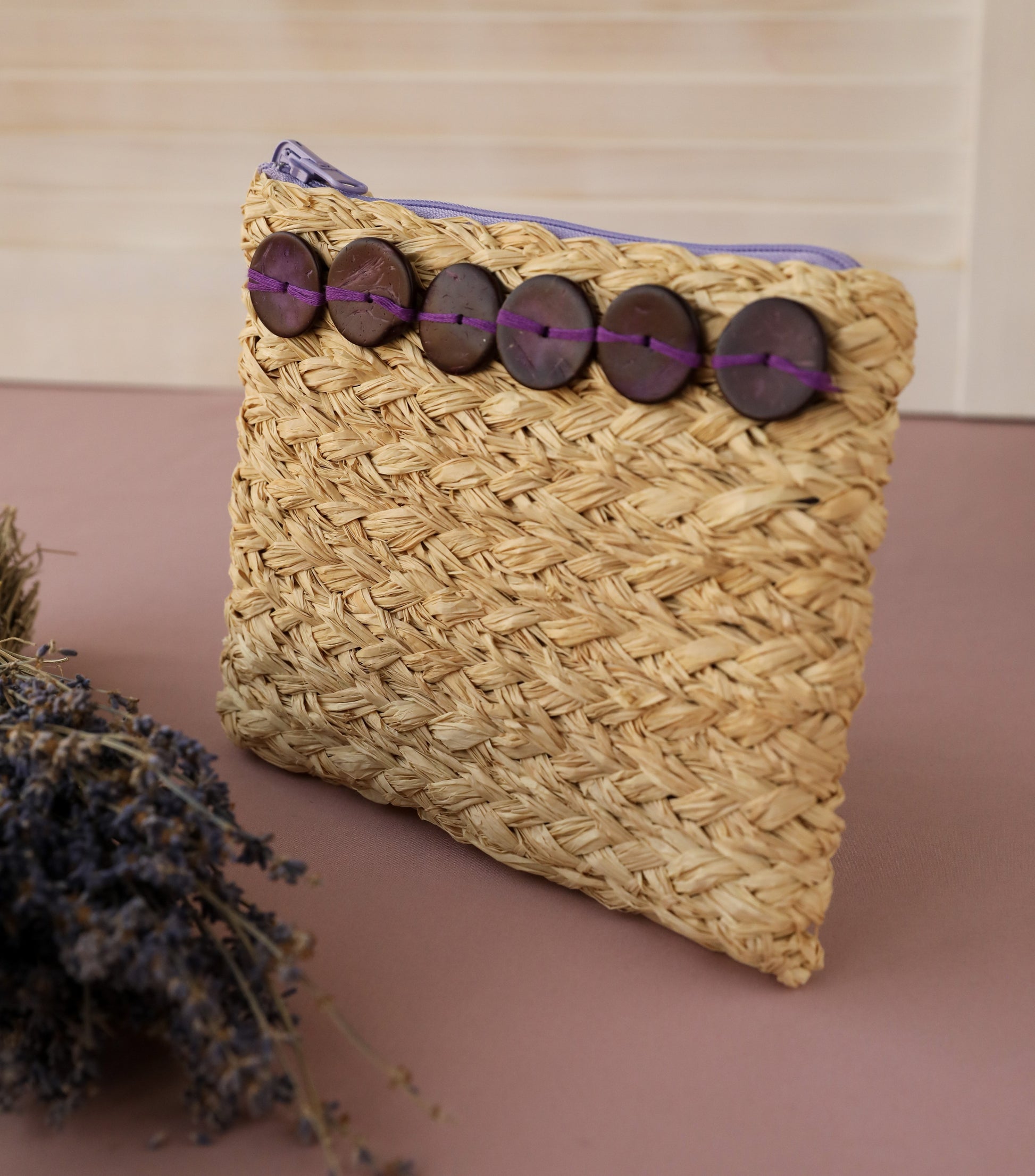 raffia yarn summer natural style guide purse clutch how to small evening out weaving plaiting art self paced tutorials pattern blueprint crochet beginner diy video pdf course fiber fibre art chic mothers day craft birthday gift maker sustainable fashion button decoration